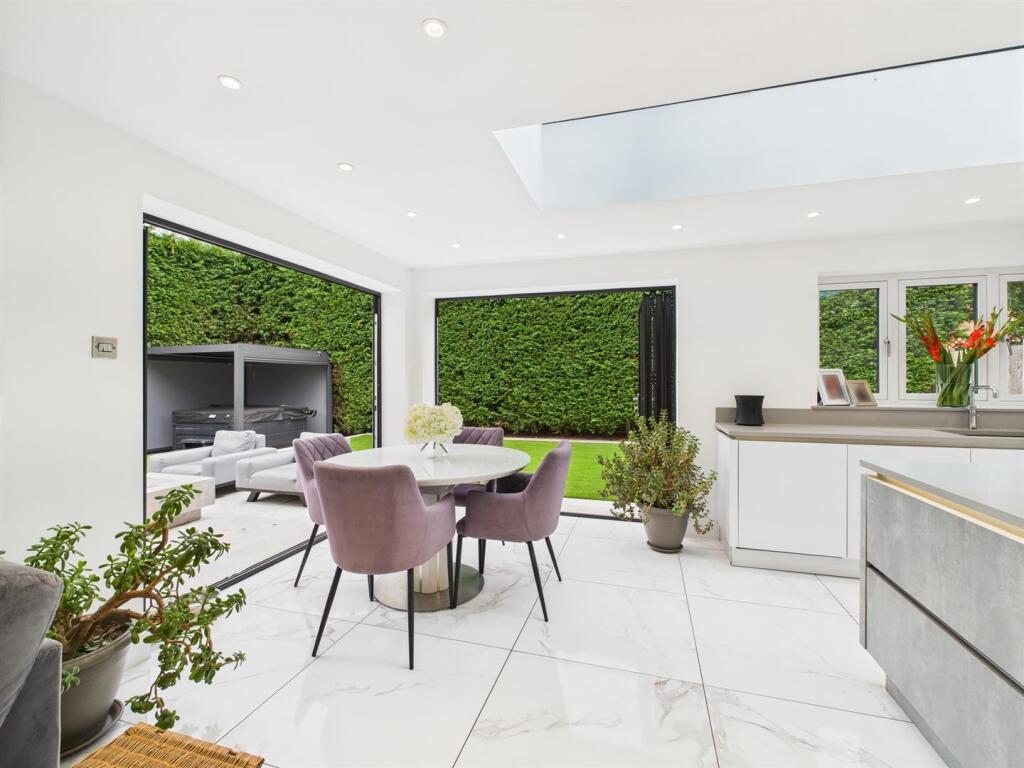 Dining Kitchen/Family Room