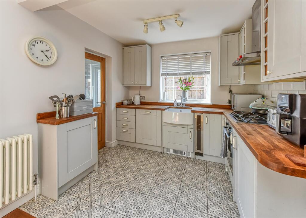 53 Wakeley Hill-Kitchen.jpg