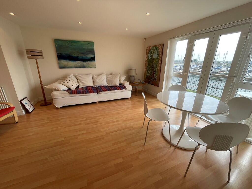 Flat 21 County Wh...