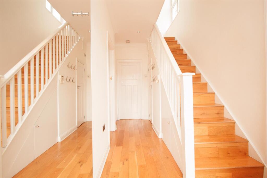 Hallway.jpg