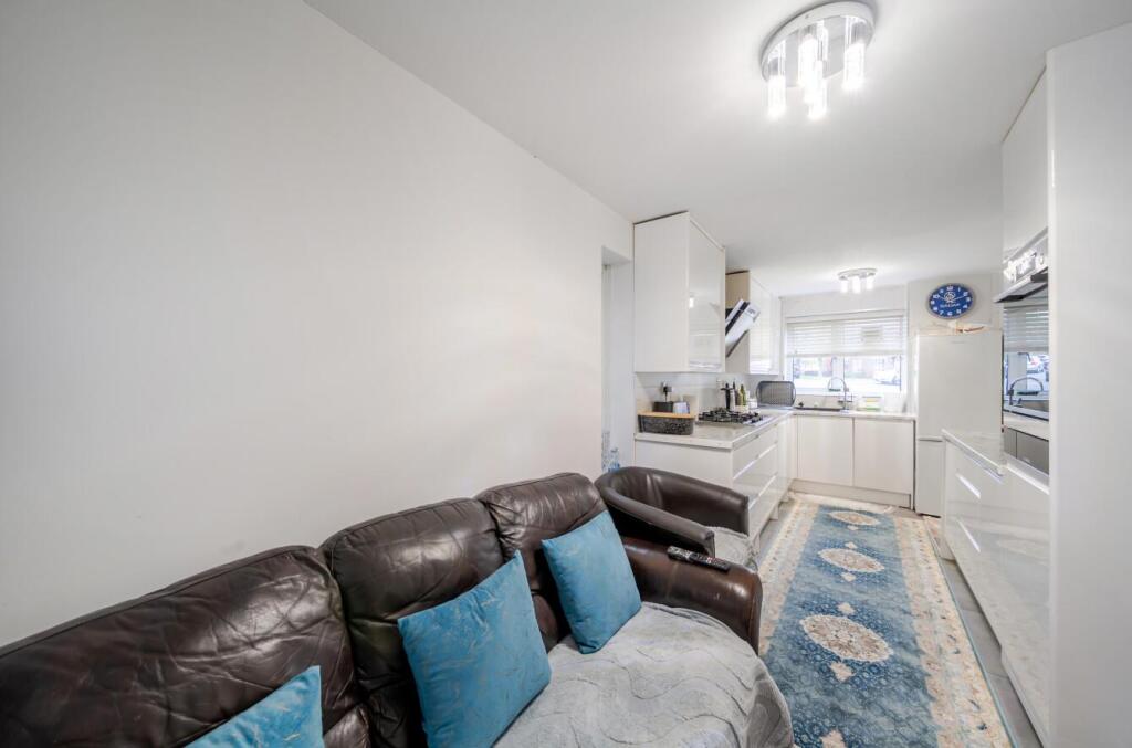 Davidson Frost-Wellings DFW, Robb Road,Living area