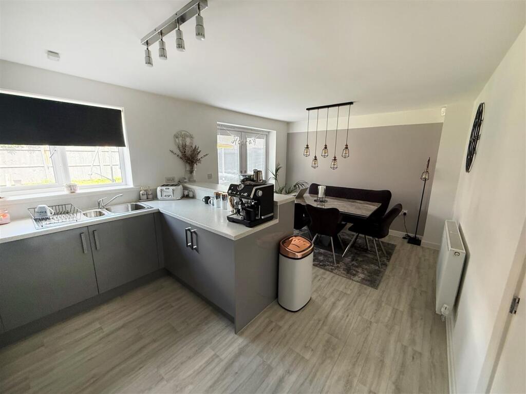 kitchen dinera.jpg