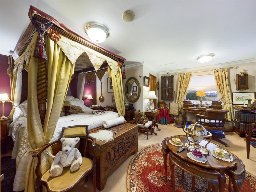 Bedroom: