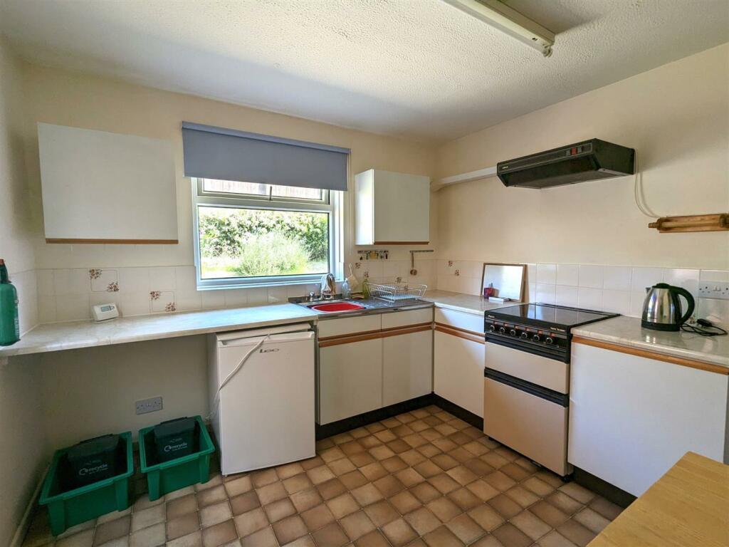 Kitchen 1.jpg