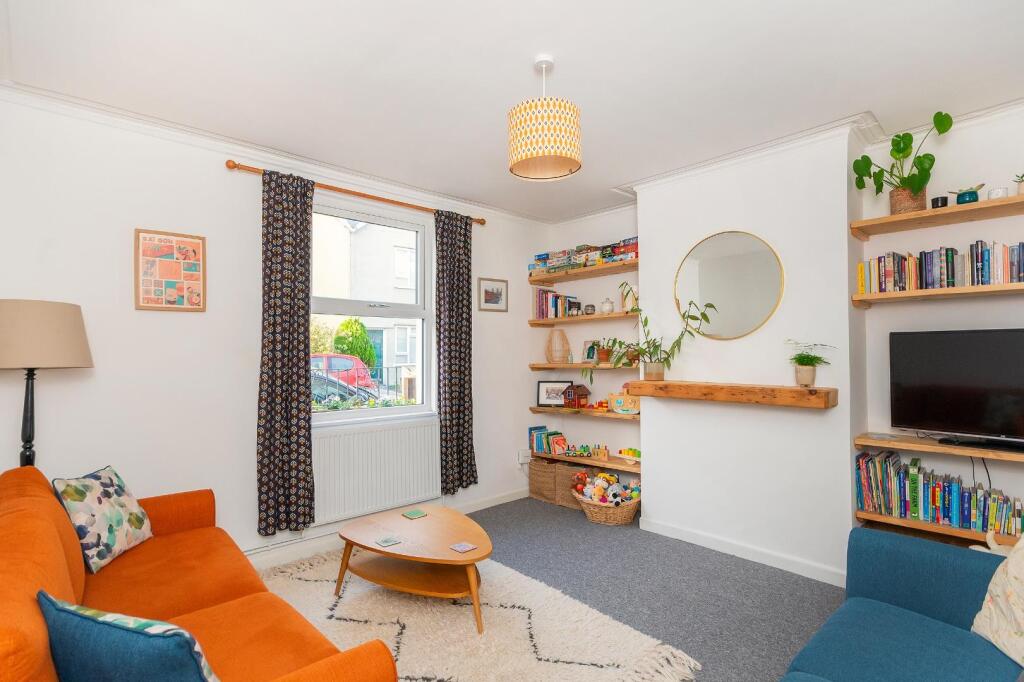 2W0SEN - Living Room C.jpg