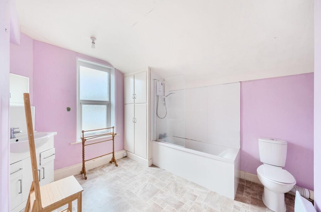 EweMove Harrogate Second Floor Bathroom