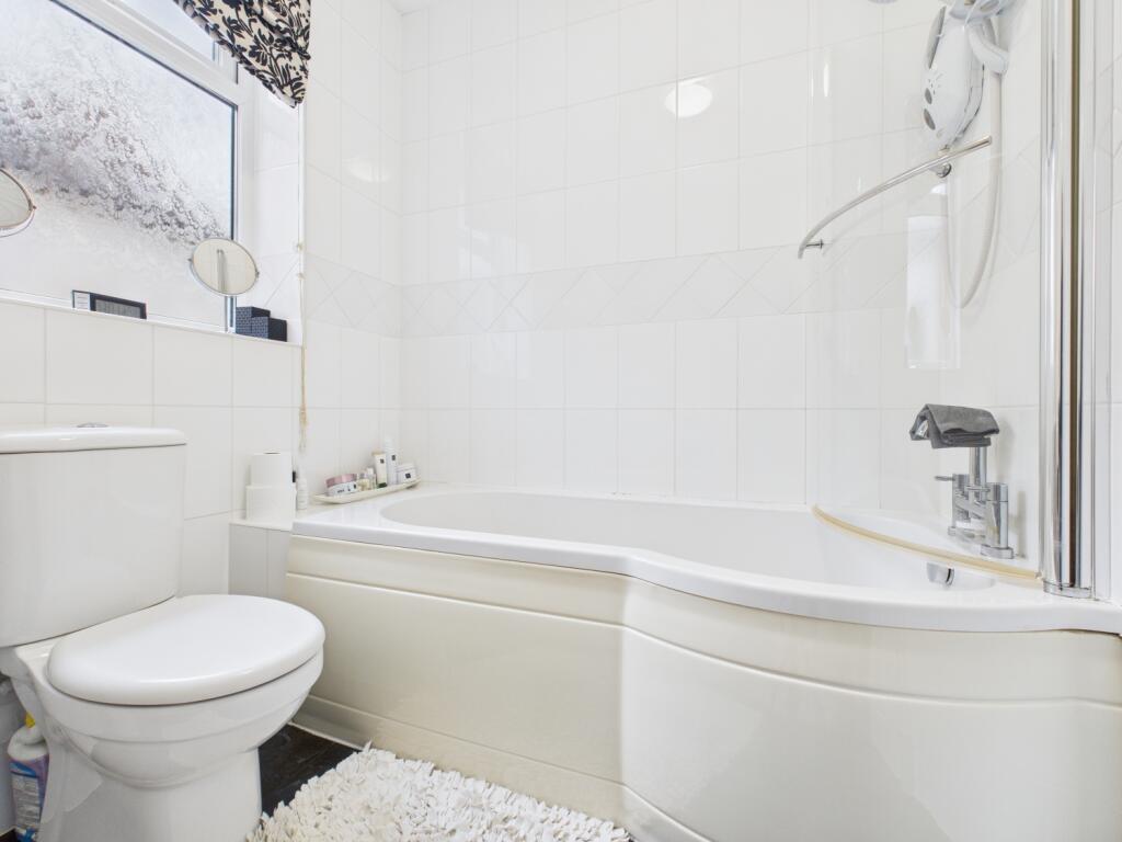 CAM03729G0-PR0166-STILL024