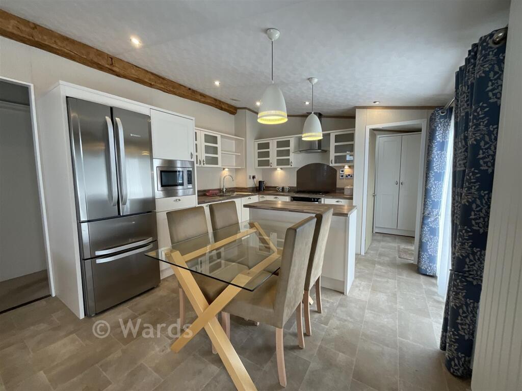 Kitchen/Dining Area