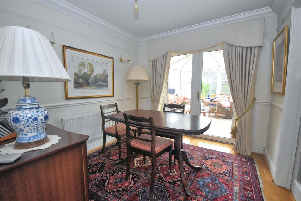 Dining room 2.jpg