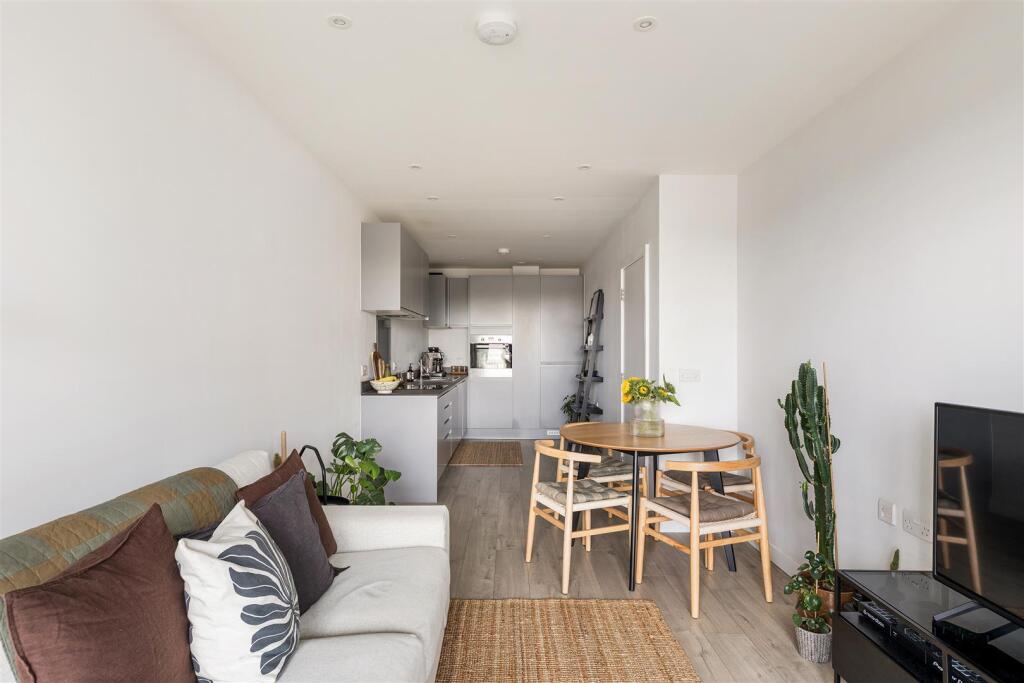 Mission Grove, E17