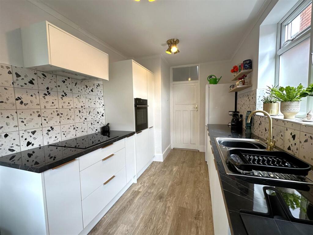 Contemporary Kitchen 520