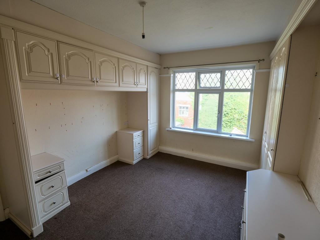 Master Bedroom Dual Aspect