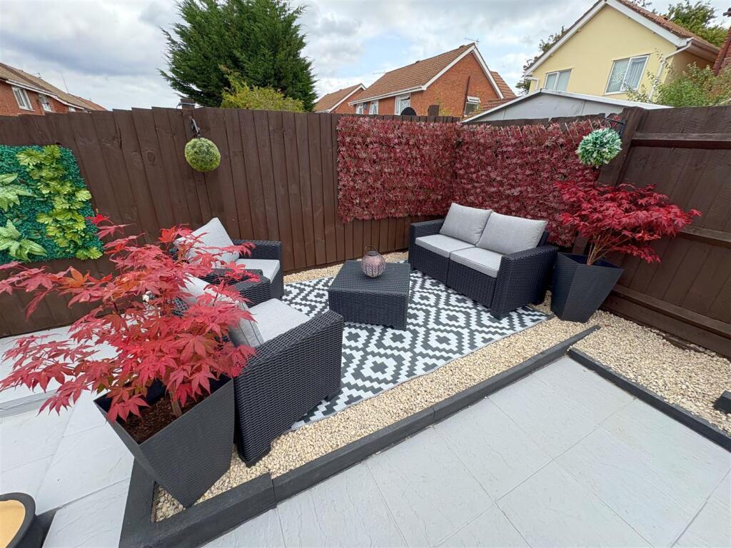 Seating area and garden.jpg