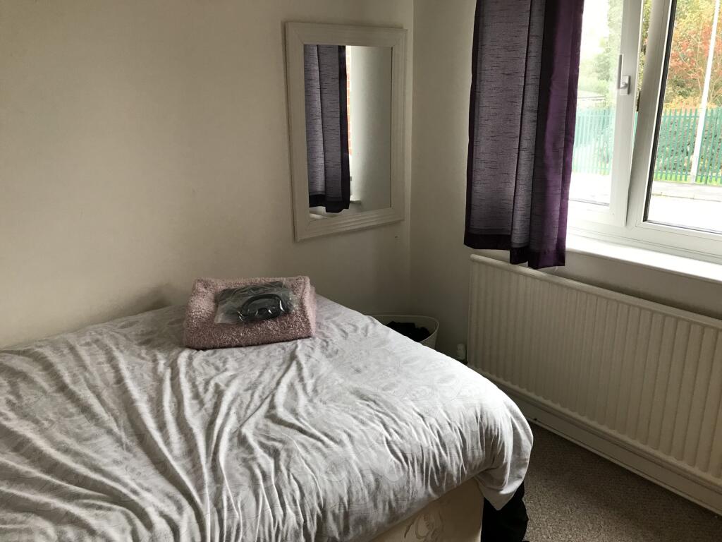 17 Ravendale Drive - Bedroom (2).jpg