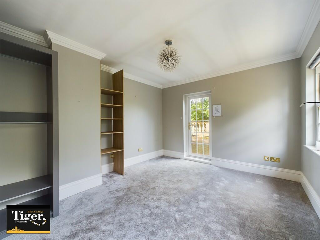 CAM02176G0-PR0329...