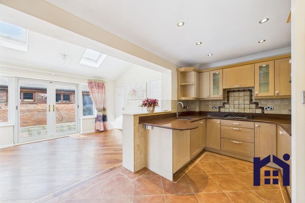 Kitchen &amp; family room