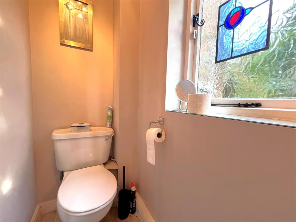 guest wc.jpg