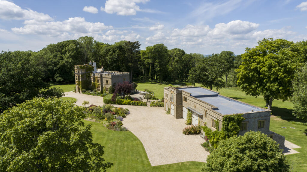 Hilfield Manor