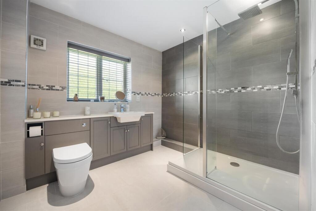 4 Hinchwick Court, Dorridge, B93 8DF_24.jpg