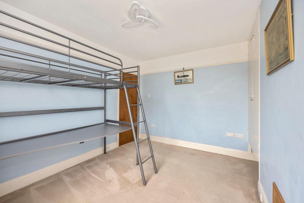 Applesham Avenue 25 BEDROOM BLUE 2.jpeg