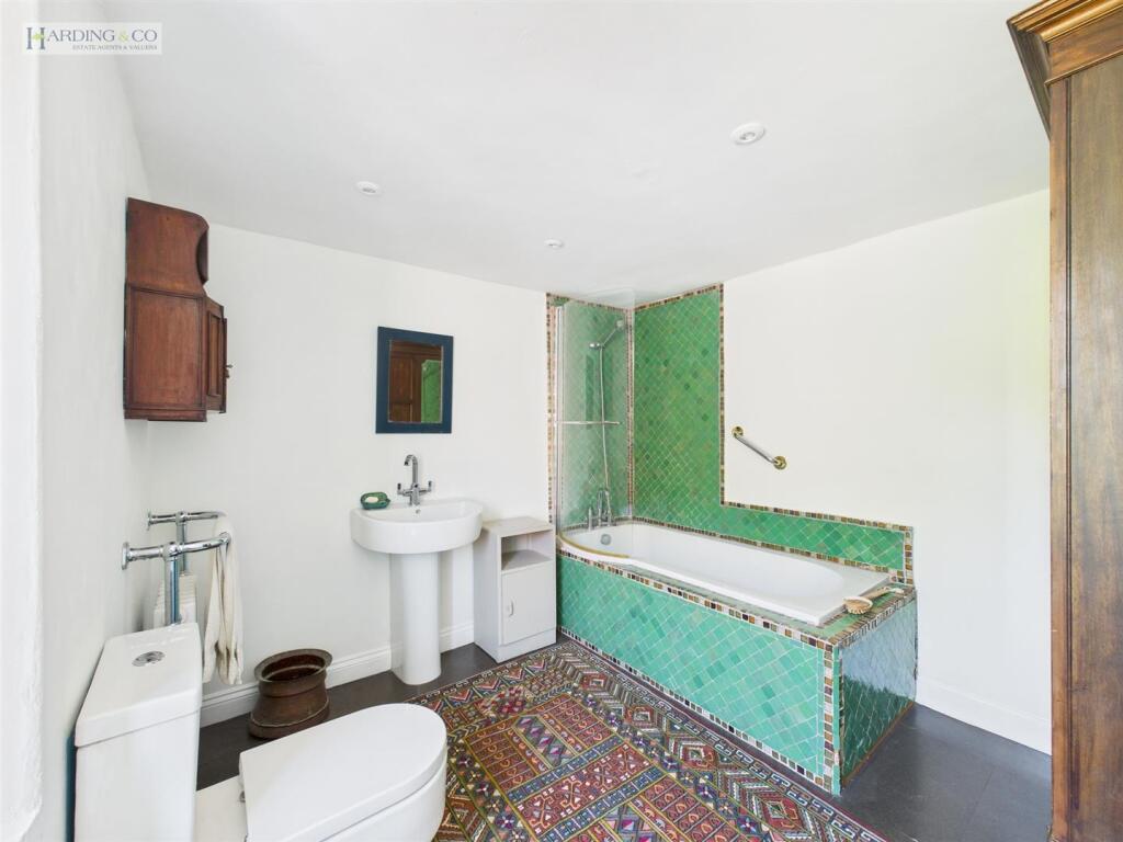 Second floor bathroom.jpg