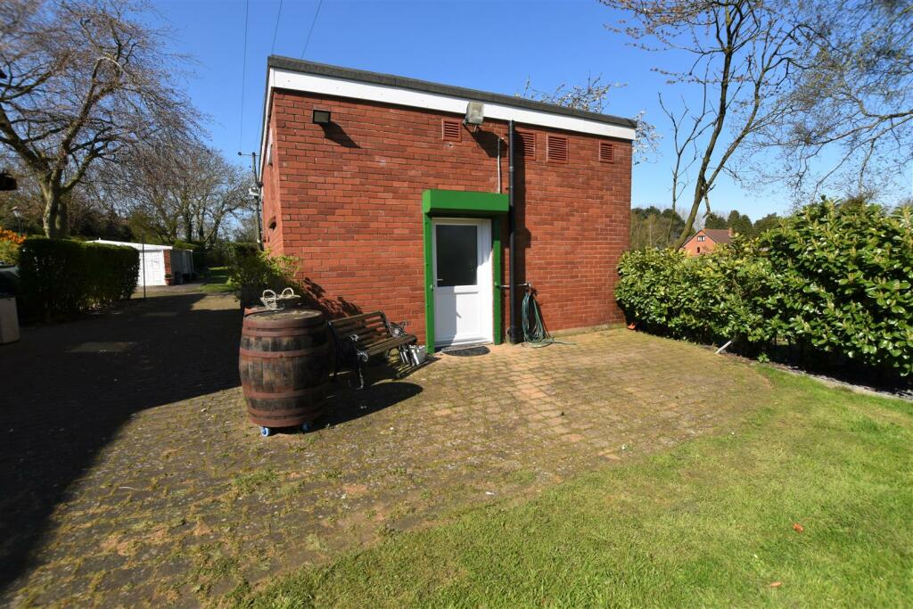 Outbuilding.jpg