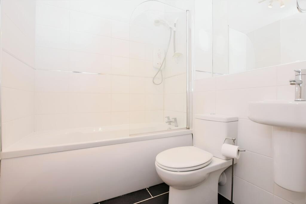 En-Suite Bathroom 20