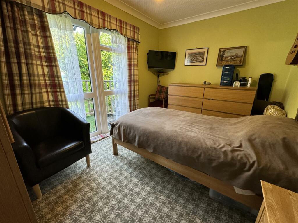 BEDROOM 2.JPG