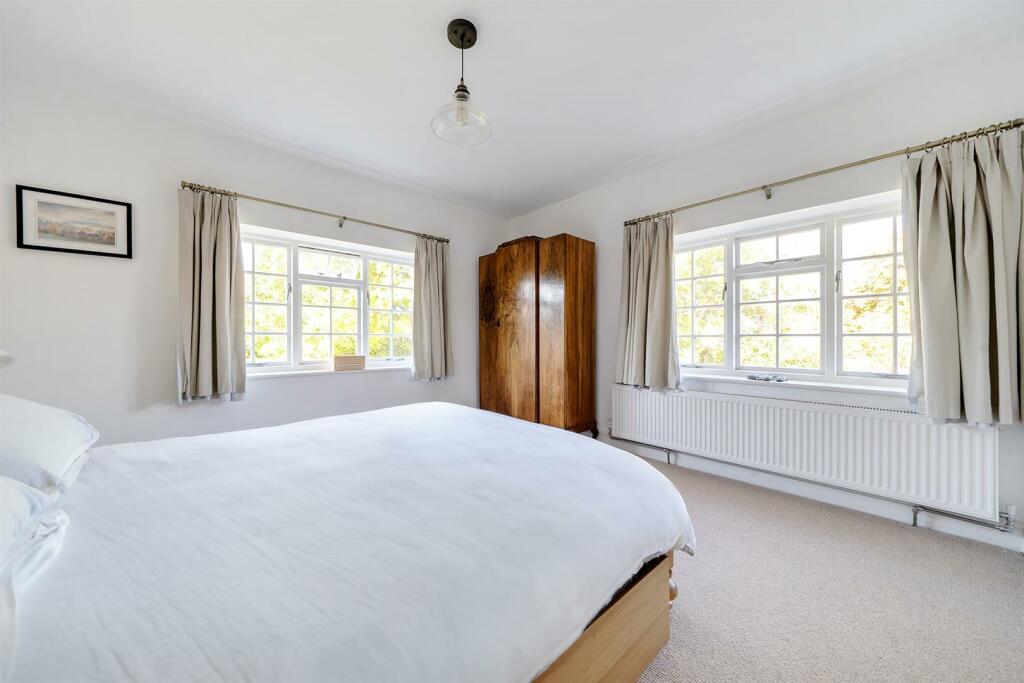 Little Manor, Wolston