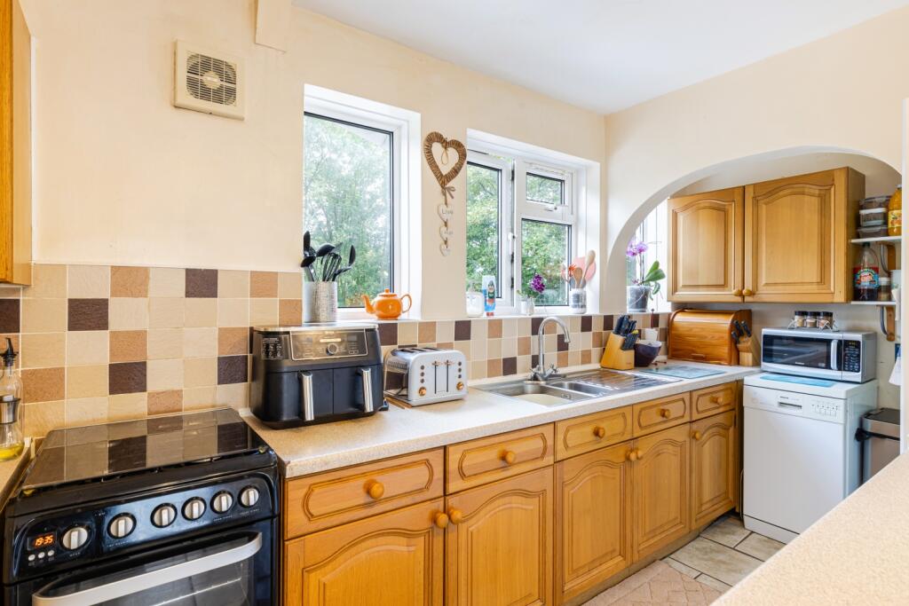 A16 - 33 George Road, Paignton - 250919