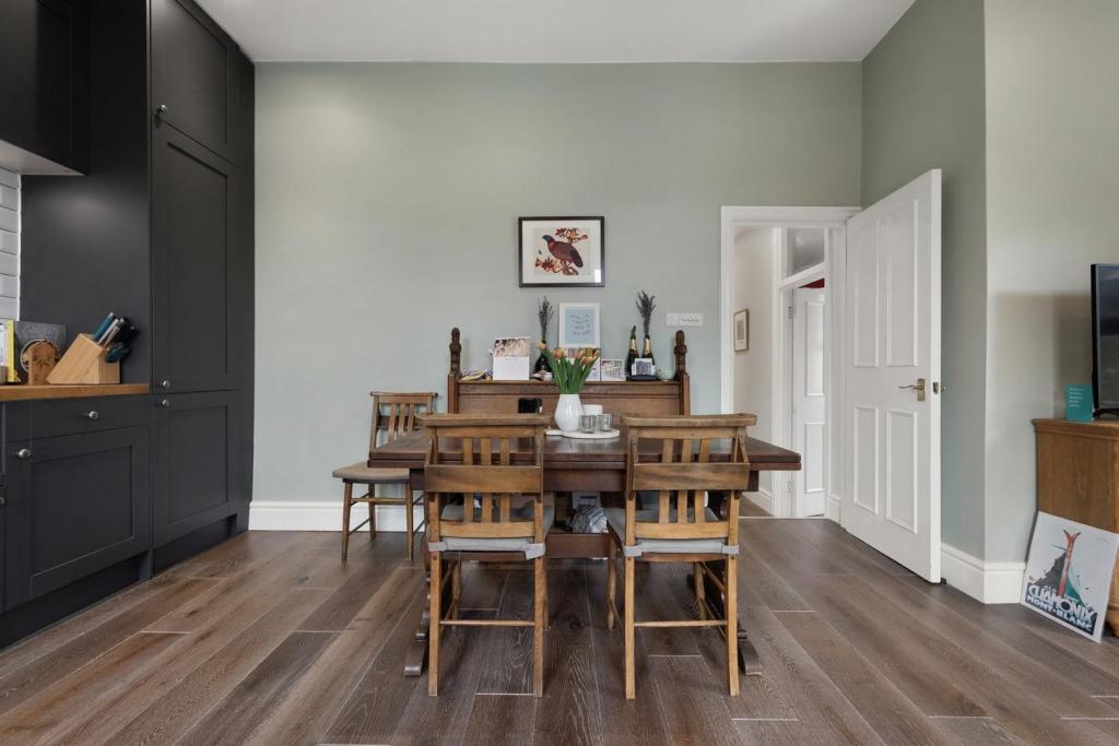 Dining Area.jpg