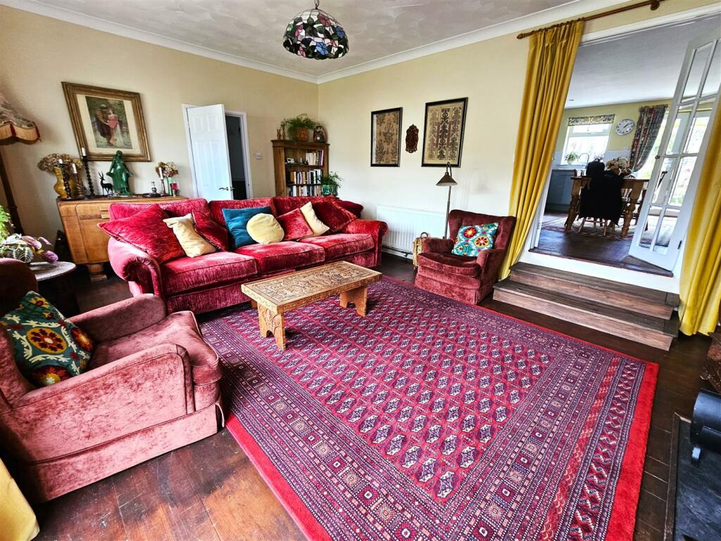 Living Room.jpg
