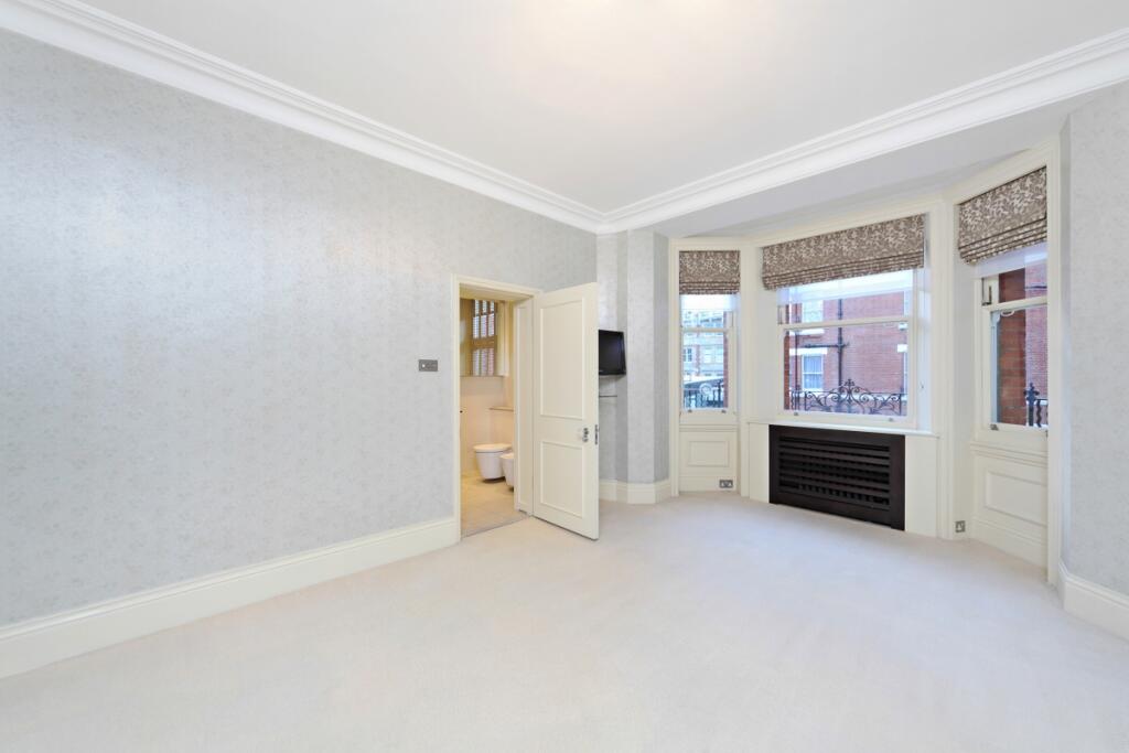 Wellington Court ...