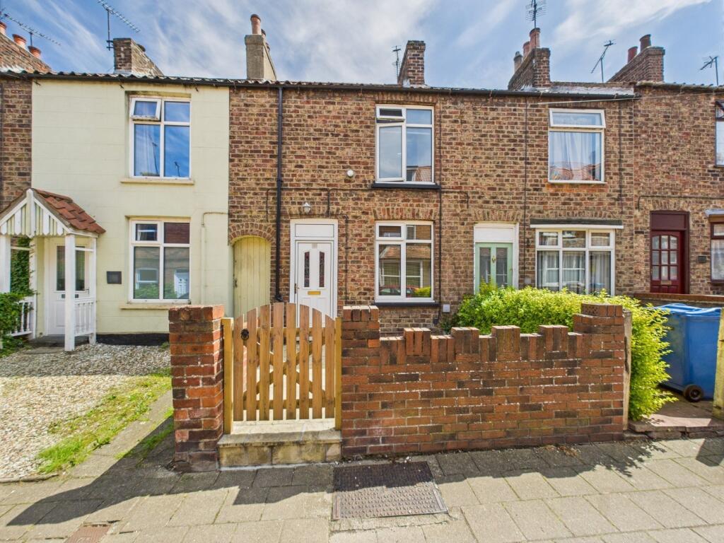 3 Bedroom Mid Terrace House - For Sale