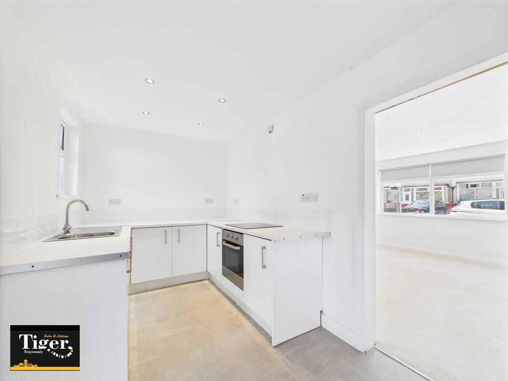 CAM02176G0-PR0576...