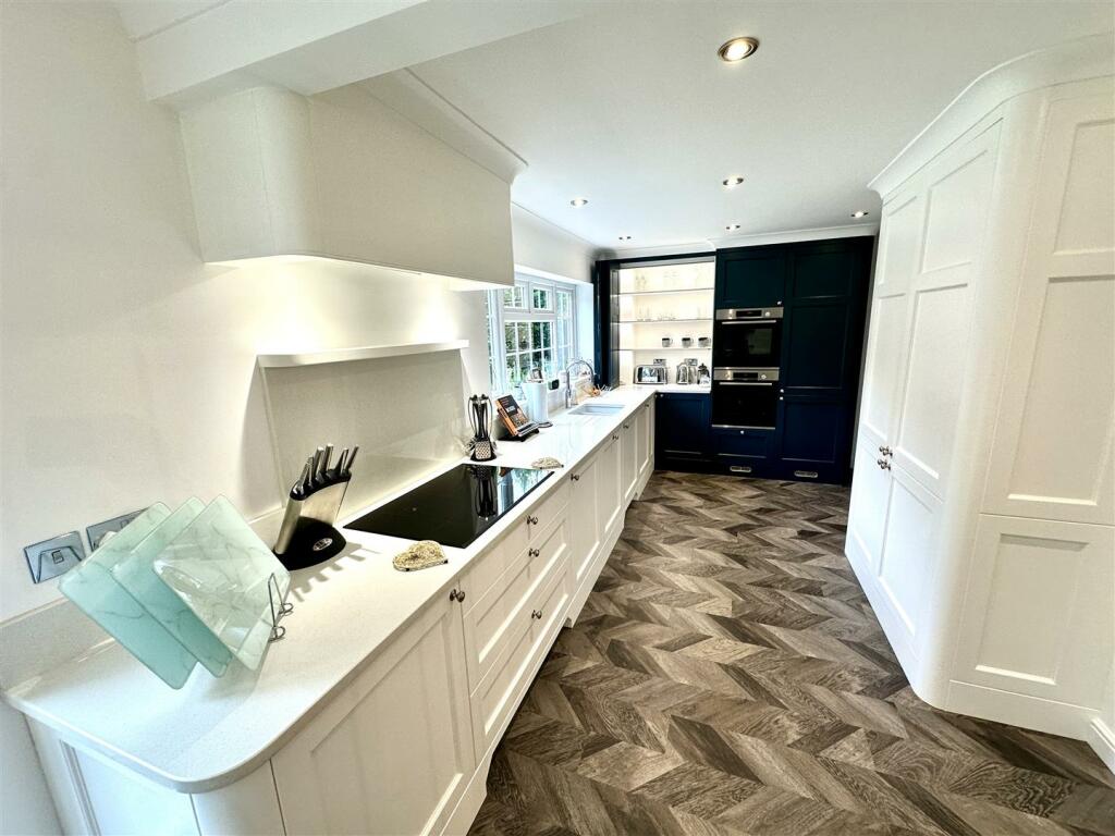 KICTHEN/FAMILY ROOM