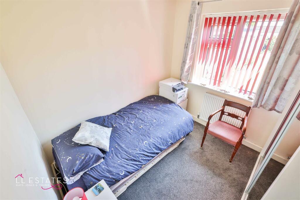 1 Roseview Crescent-28.jpg