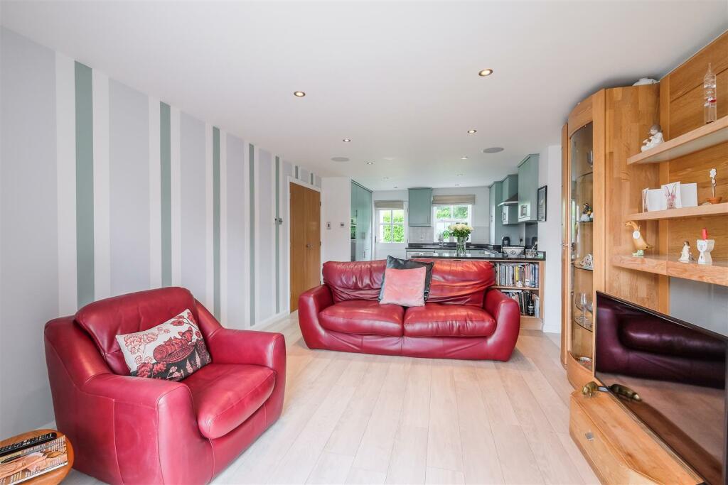 Kitchen/ Dining room
