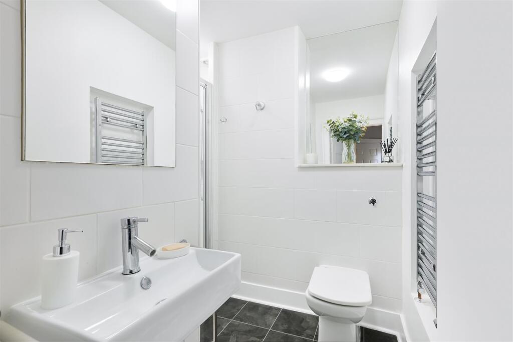 THE CEDARS, FLAT  (4).jpg