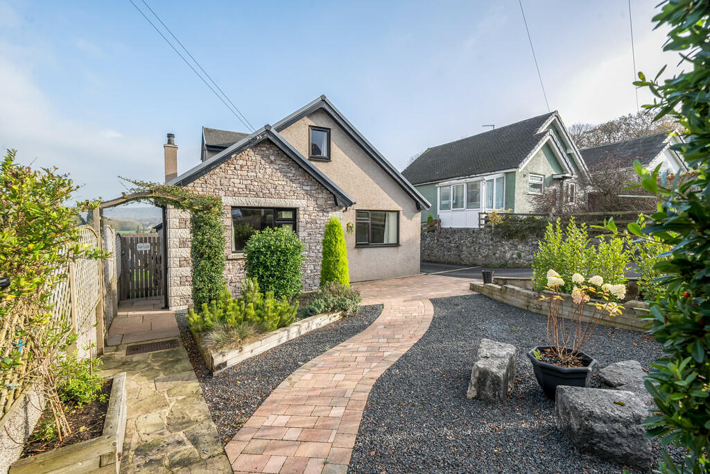 11 Plantation Ave...