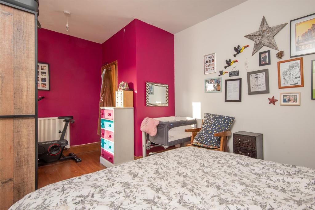 Bedroom 1.jpg