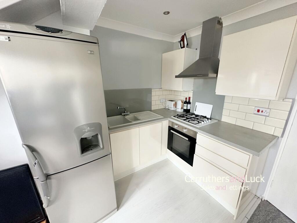 L Shaped Kitchen / Lounge