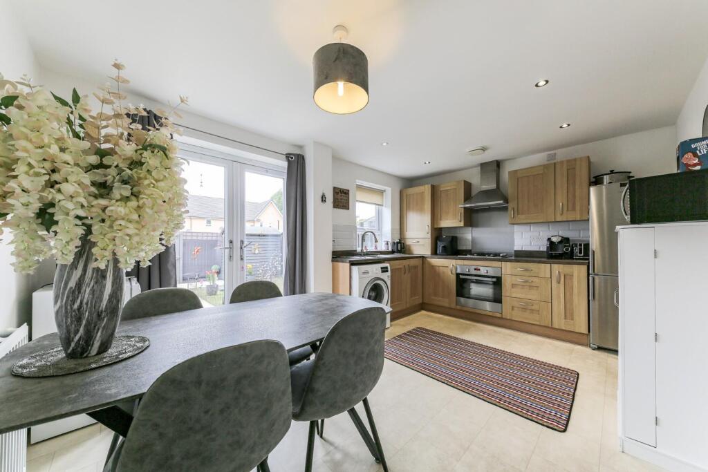 Kitchen/ dining area