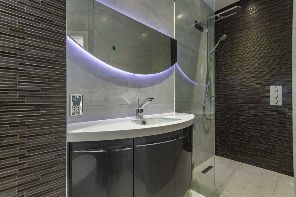 En Suite Shower Room