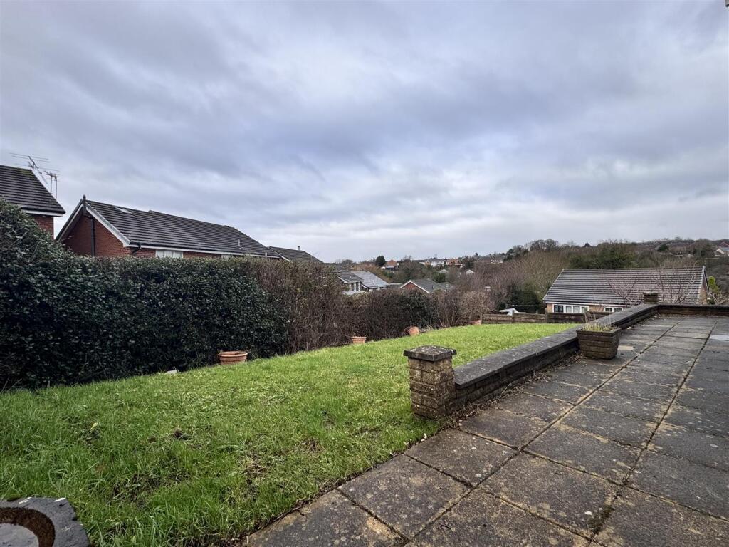 Rear &amp; side gardens