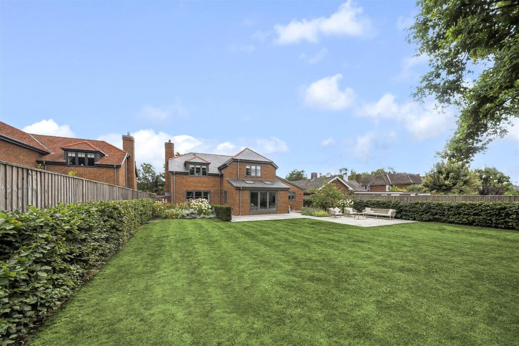 Make grass greenand and Hydrangeas white (1)_EDIT.