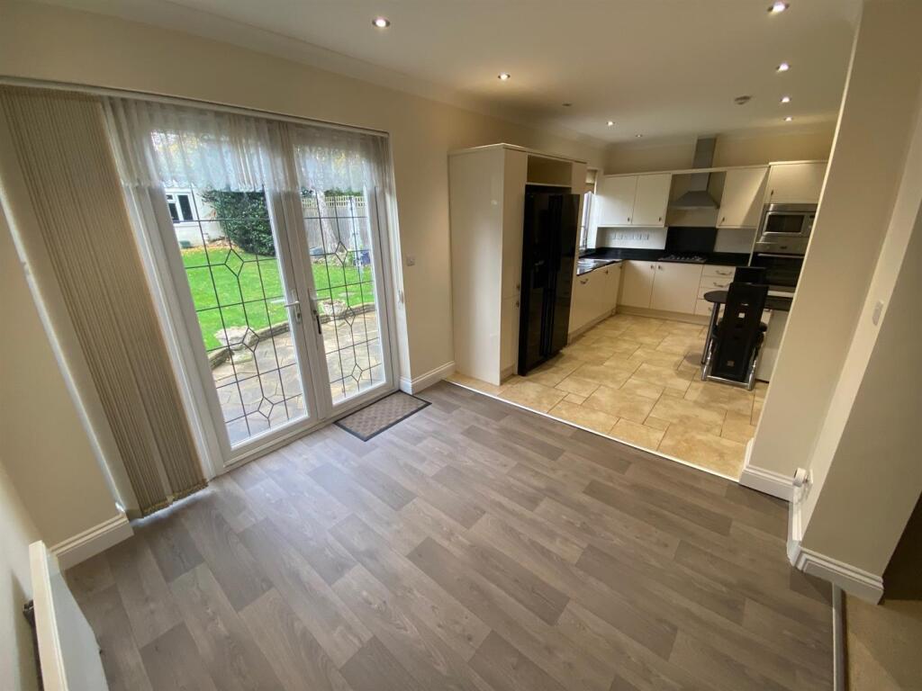 kitchen long.jpg