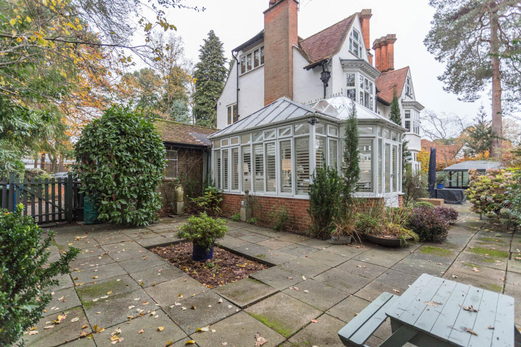 Wide private patio