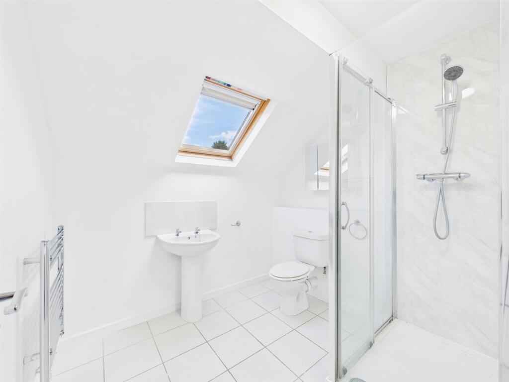 Master Bedroom En-Suite