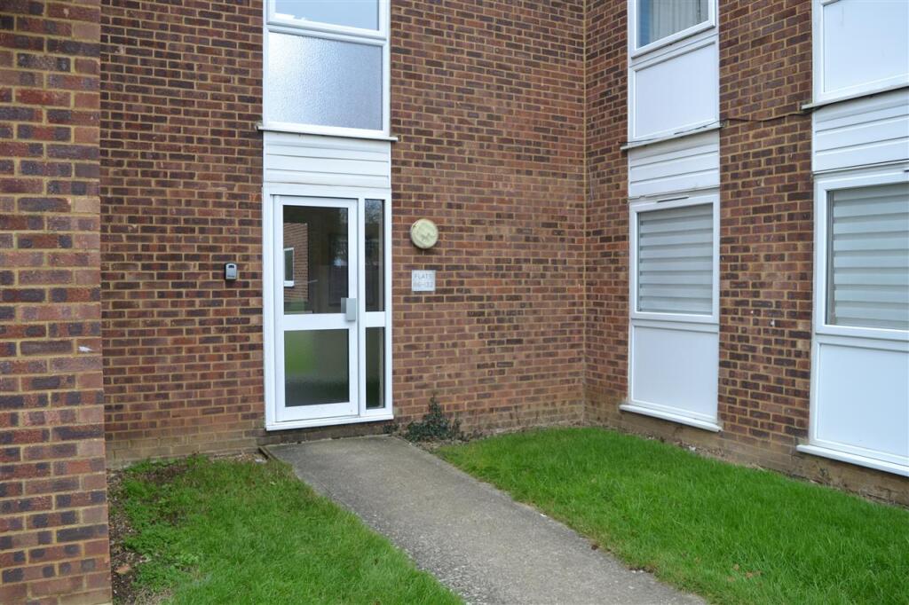 COMMUNAL DOOR